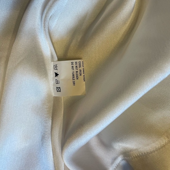 Dahlia white and black L lined dress with buttons on sleeves & contrasting trim - Picture 8 of 9